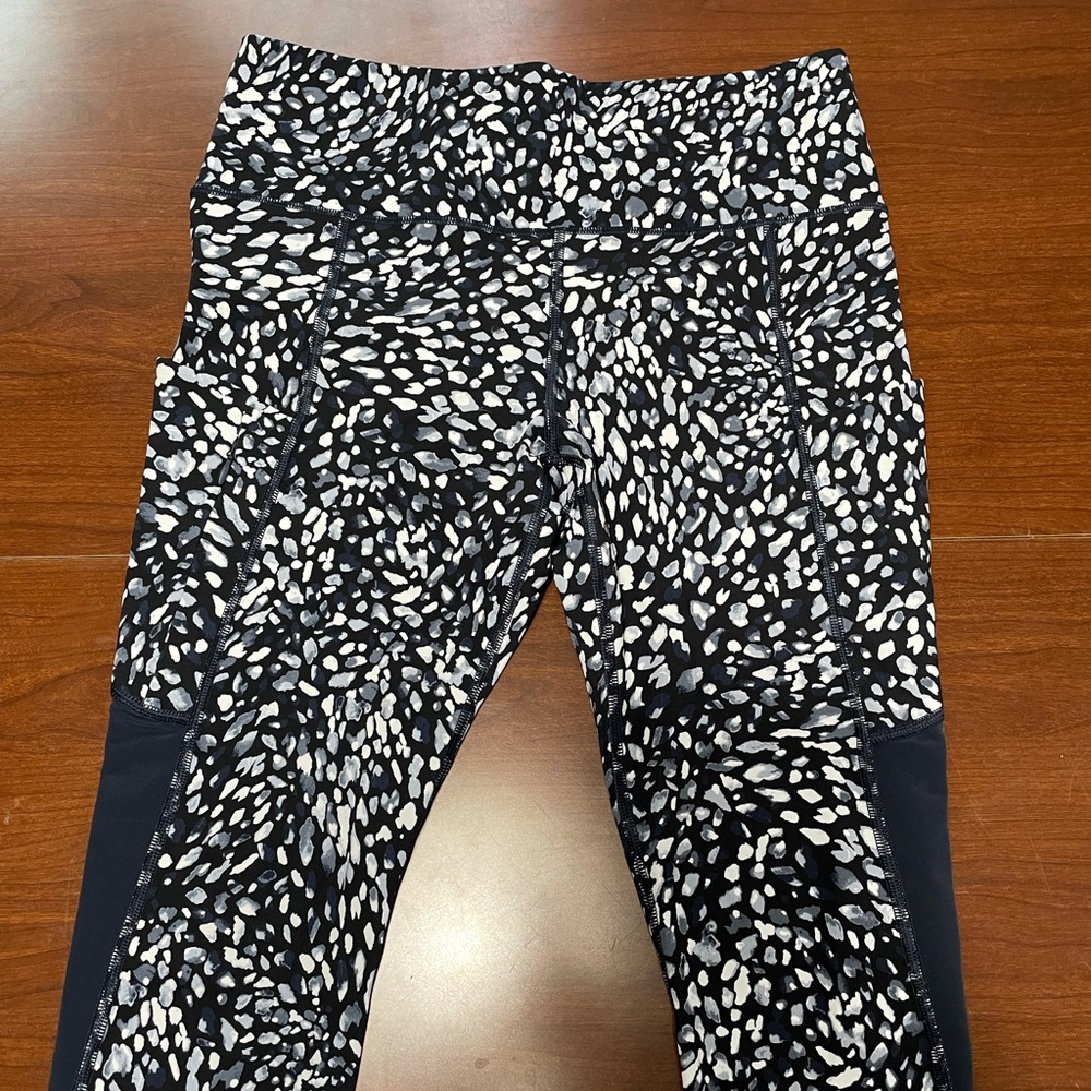 Women’s Athleta Cropped Workout Pant Size Medium